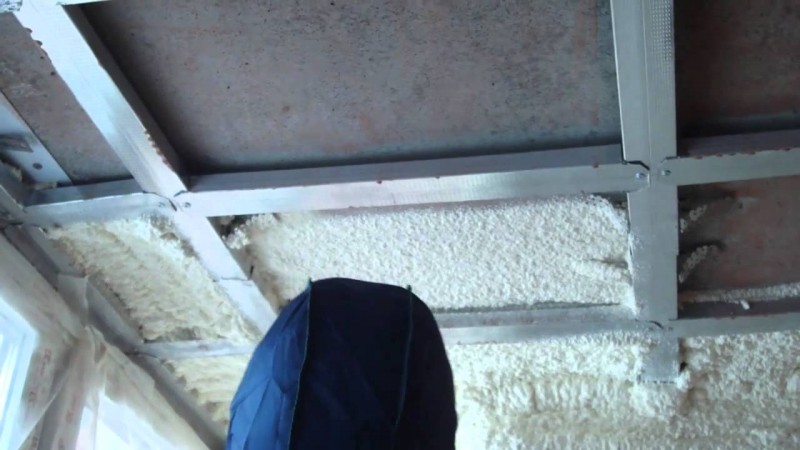 Утеплить потолок в ванной глиной с опилками или опилками с бетоном.Что лучше и есть разница