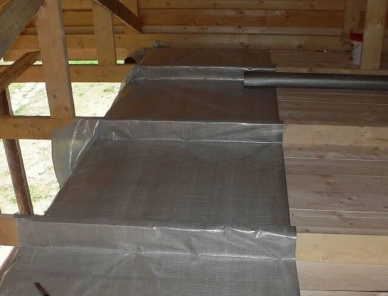 Утеплить потолок в ванной глиной с опилками или опилками с бетоном.Что лучше и есть разница