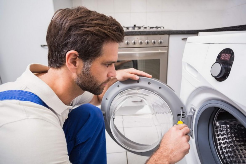 Восемь причин, по которым стиральная машина не всасывает воду