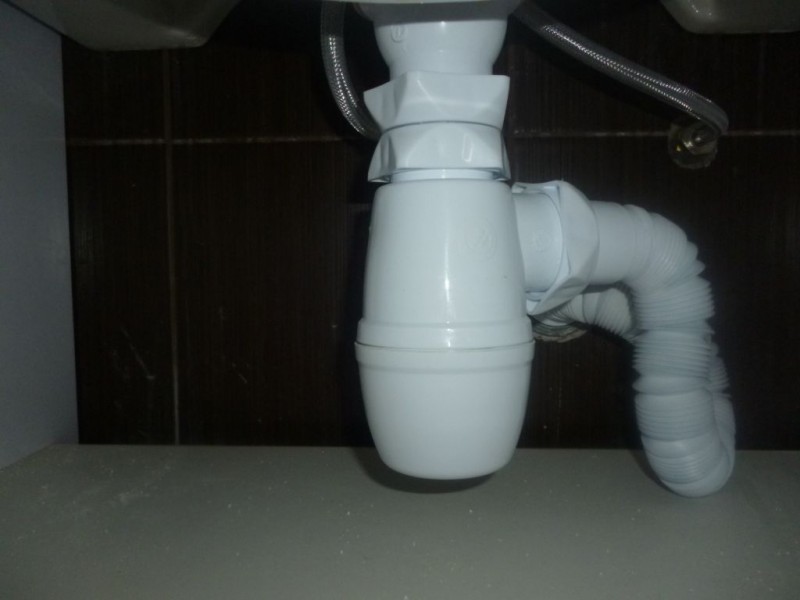 Как избавиться от запаха из канализации дома или квартиры
